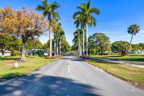3930 Oaks Clubhouse Drive Pompano Beach FL 33069