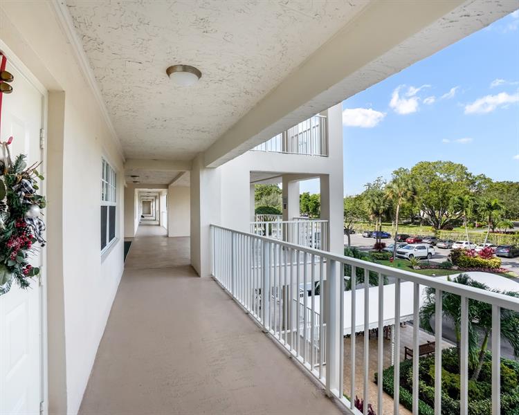 3510 Oaks Way Pompano Beach FL 33069