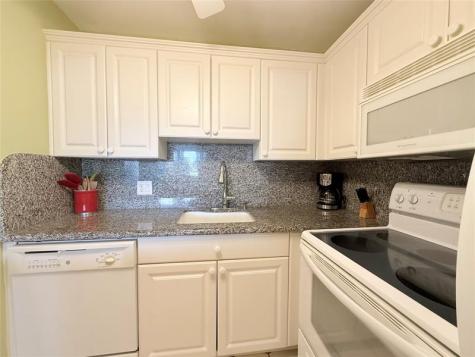 1113 Cambridge Deerfield Beach FL 33442