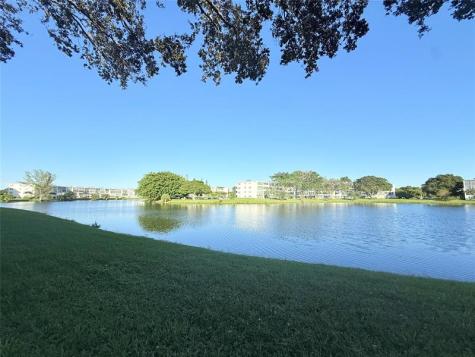 1113 Cambridge Deerfield Beach FL 33442