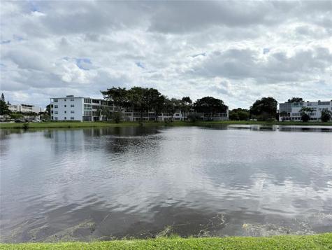 1113 Cambridge Deerfield Beach FL 33442