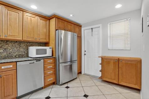 3050 NE 16th Avenue Oakland Park FL 33334
