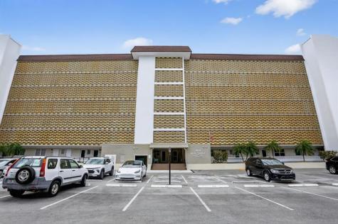 3050 NE 16th Avenue Oakland Park FL 33334