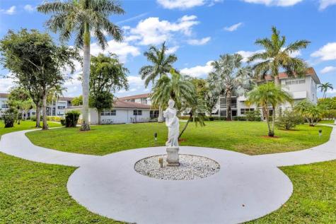 400 SE 10th Street Deerfield Beach FL 33441