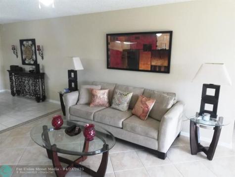 9420 S Hollybrook Lake Drive Pembroke Pines FL 33025