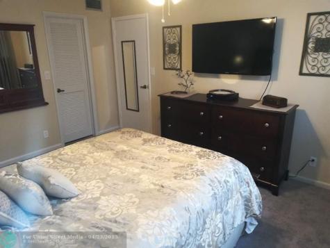 9420 S Hollybrook Lake Drive Pembroke Pines FL 33025