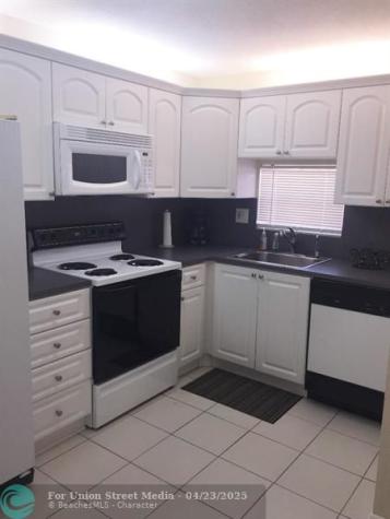 9420 S Hollybrook Lake Drive Pembroke Pines FL 33025