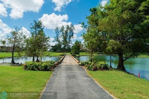 9420 S Hollybrook Lake Drive Pembroke Pines FL 33025