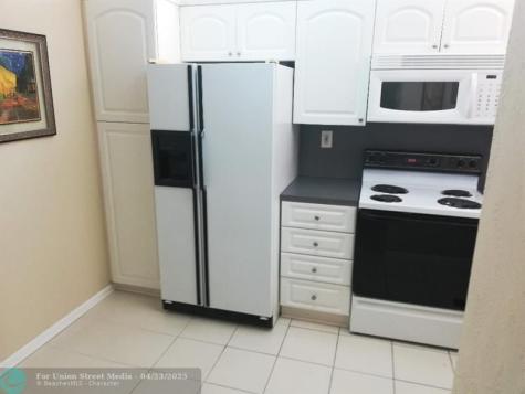 9420 S Hollybrook Lake Drive Pembroke Pines FL 33025