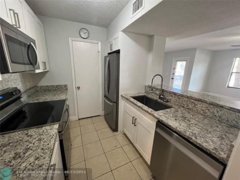 4341 W Mcnab Road Pompano Beach FL 33069