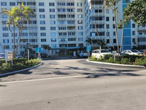 4330 Hillcrest Drive Hollywood FL 33021