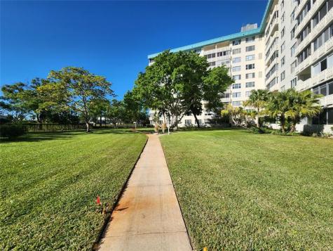 4330 Hillcrest Drive Hollywood FL 33021
