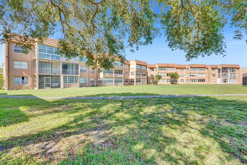 9821 Sunrise Lakes Boulevard Sunrise FL 33322