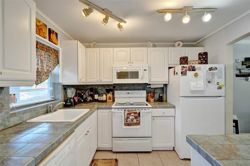 9821 Sunrise Lakes Boulevard Sunrise FL 33322