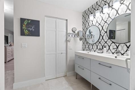 21215 Lago Circle Boca Raton FL 33433