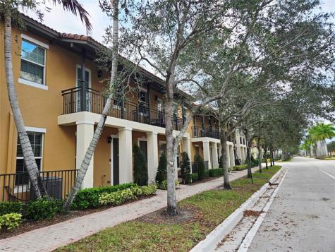 1528 SW 147th Avenue Pembroke Pines FL 33027