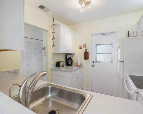 4800 NW 35th Street Lauderdale Lakes FL 33319
