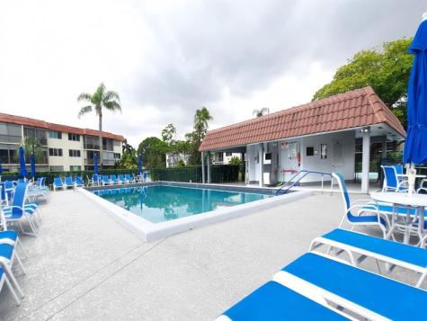 9420 S Hollybrook Lake Drive Pembroke Pines FL 33025