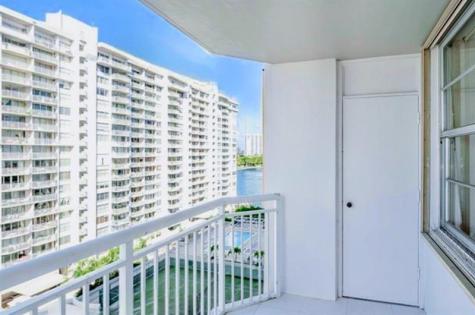 18031 Biscayne Boulevard Aventura FL 33160