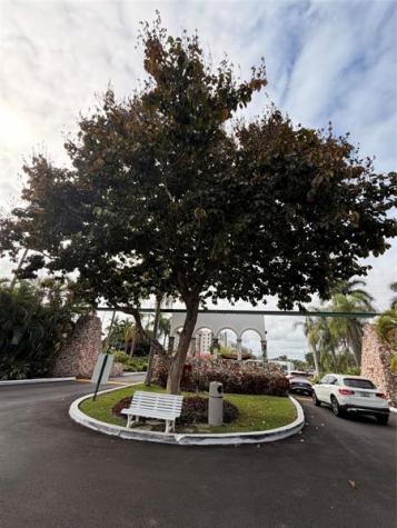 18031 Biscayne Boulevard Aventura FL 33160
