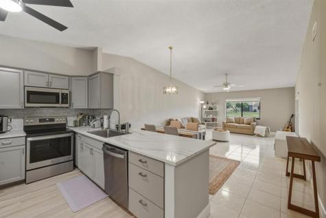 8290 Springlake Drive Boca Raton FL 33496