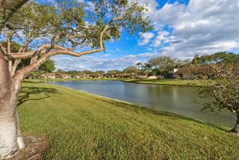 8290 Springlake Drive Boca Raton FL 33496