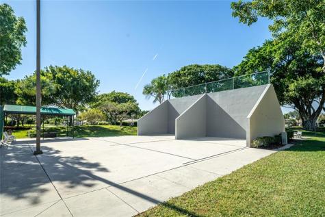 8290 Springlake Drive Boca Raton FL 33496