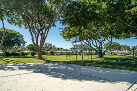 8290 Springlake Drive Boca Raton FL 33496