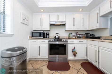 8821 NW 38th Drive Coral Springs FL 33065