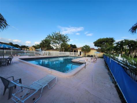 3027 E Missionwood Lane Hollywood FL 33025