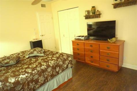 2851 Somerset Drive Lauderdale Lakes FL 33311
