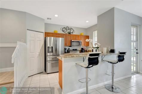 2037 Nassau Drive Riviera Beach FL 33404