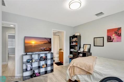 2037 Nassau Drive Riviera Beach FL 33404
