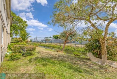 2037 Nassau Drive Riviera Beach FL 33404