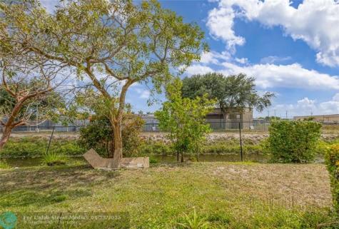 2037 Nassau Drive Riviera Beach FL 33404