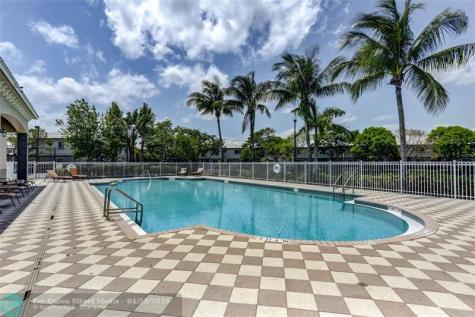 2037 Nassau Drive Riviera Beach FL 33404