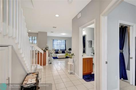2037 Nassau Drive Riviera Beach FL 33404