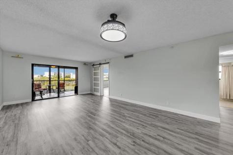 2112 S Cypress Bend Drive Pompano Beach FL 33069