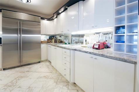 2480 Presidential Way West Palm Beach FL 33401