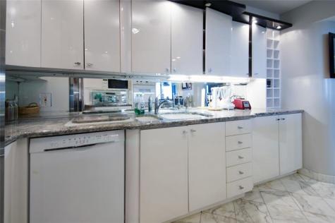 2480 Presidential Way West Palm Beach FL 33401