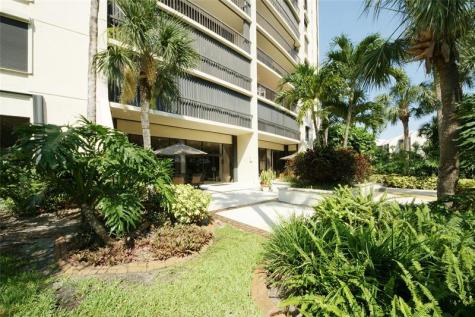 2480 Presidential Way West Palm Beach FL 33401