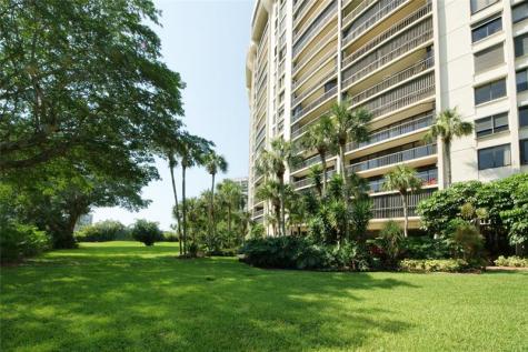2480 Presidential Way West Palm Beach FL 33401