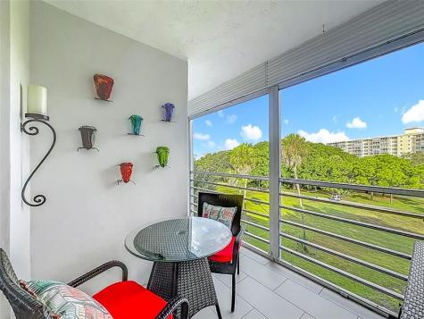 545 Oaks Lane Pompano Beach FL 33069