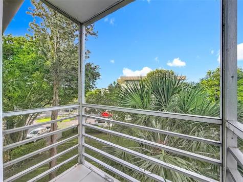 545 Oaks Lane Pompano Beach FL 33069