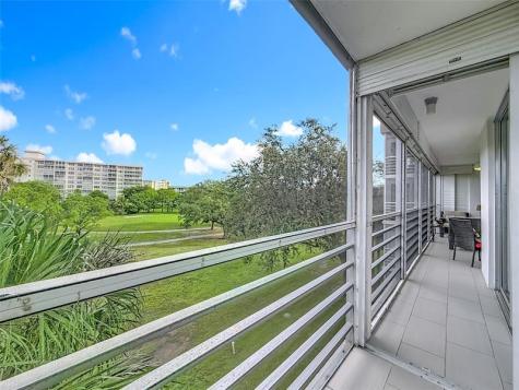 545 Oaks Lane Pompano Beach FL 33069