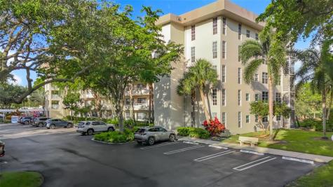 545 Oaks Lane Pompano Beach FL 33069