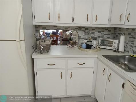 Lauderdale Lakes FL 33313