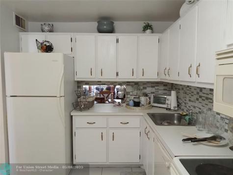 Lauderdale Lakes FL 33313