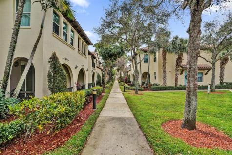 2987 St John Drive Cooper City FL 33024