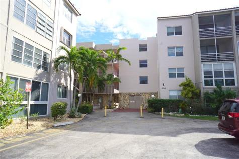 2821 Somerset Drive Lauderdale Lakes FL 33311